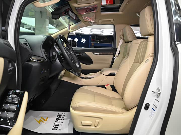 Фото 9 - Toyota Alphard