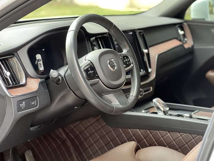 Фото 5 - Volvo XC60