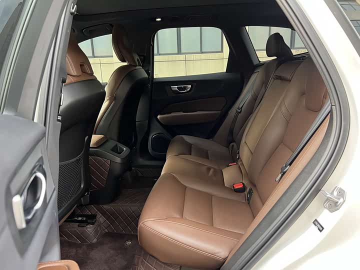 Фото 7 - Volvo XC60