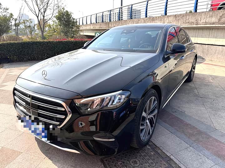 Фото 1 - Mercedes-Benz E-Class