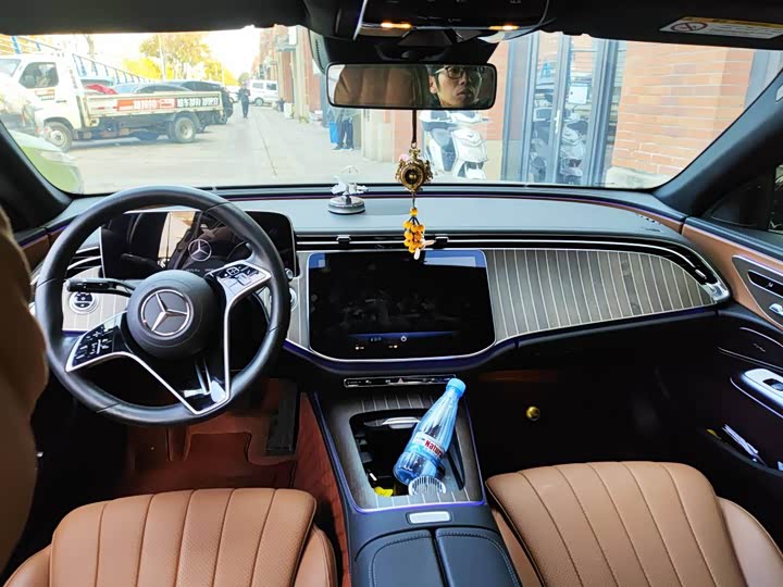 Фото 4 - Mercedes-Benz E-Class