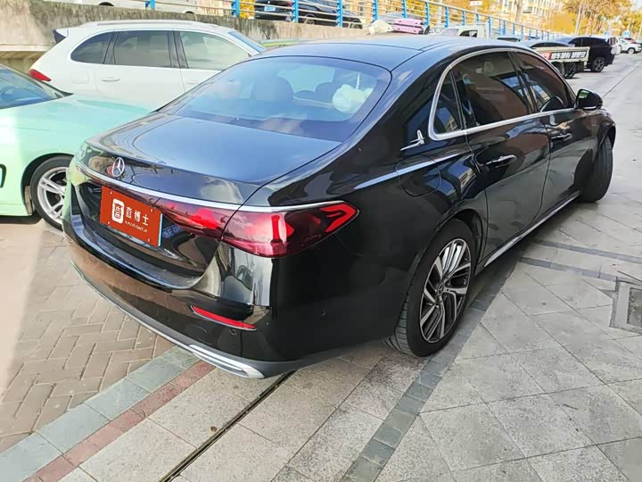 Фото 8 - Mercedes-Benz E-Class