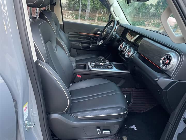 Фото 5 - Tank 300