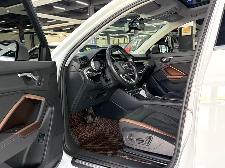 Фото 6 - Audi Q3