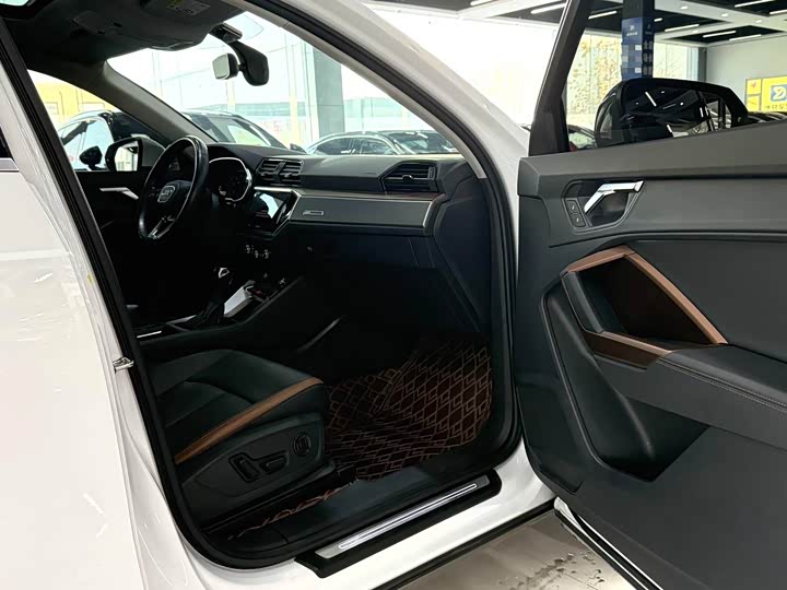 Фото 8 - Audi Q3