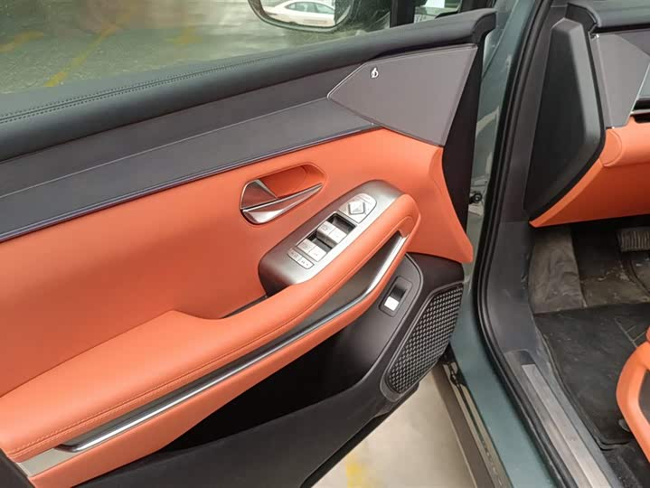 Фото 7 - BYD Tang L