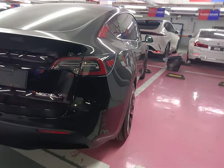 Фото 8 - Tesla Model Y