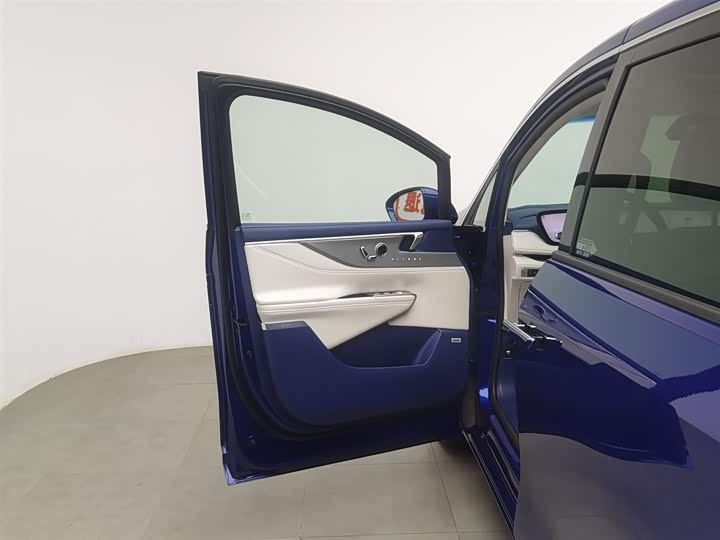 Фото 8 - Buick GL8 Hybrid