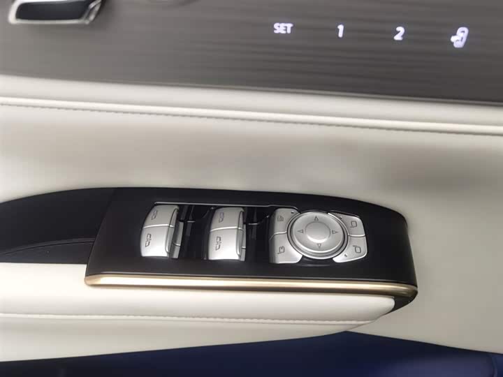 Фото 9 - Buick GL8 Hybrid