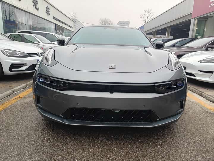 Фото 2 - Zeekr 001