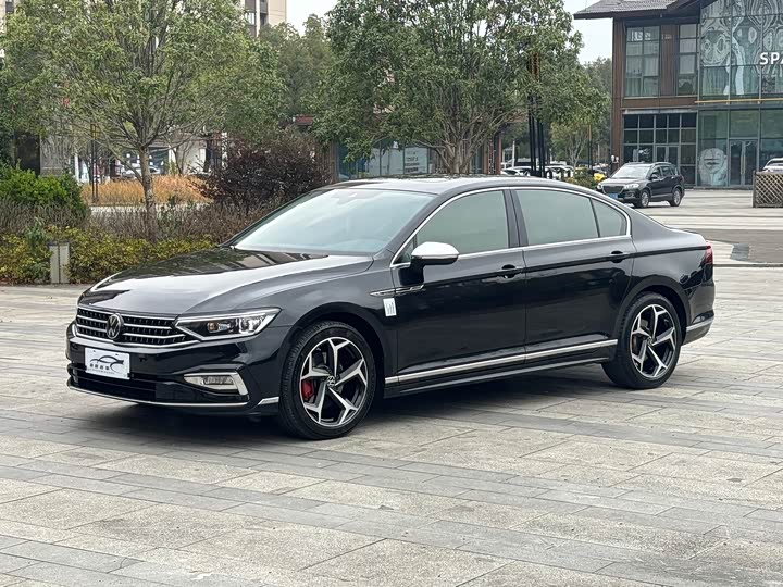 Фото 2 - Volkswagen Magotan