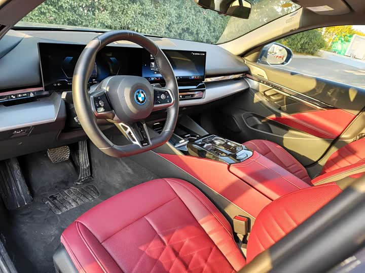 Фото 6 - BMW i5