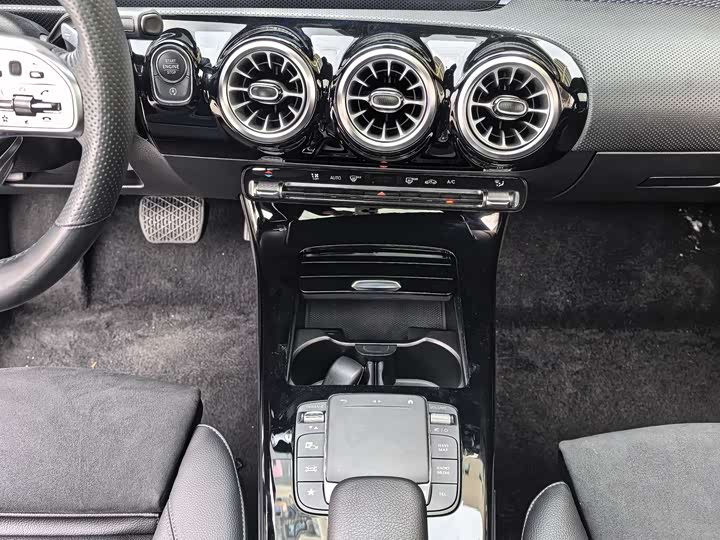 Фото 9 - Mercedes-Benz A-Class