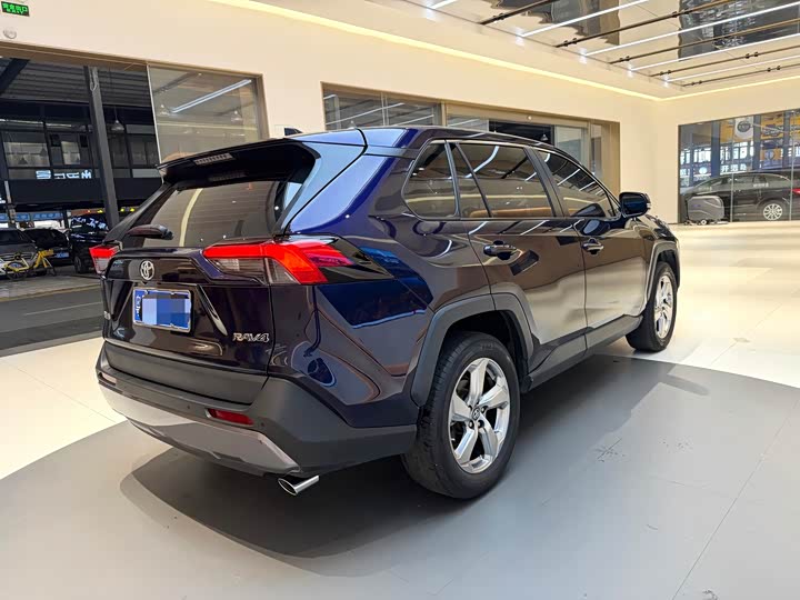 Фото 6 - Toyota RAV4