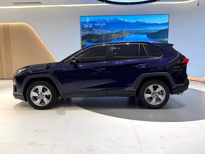 Фото 7 - Toyota RAV4