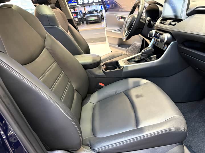 Фото 9 - Toyota RAV4