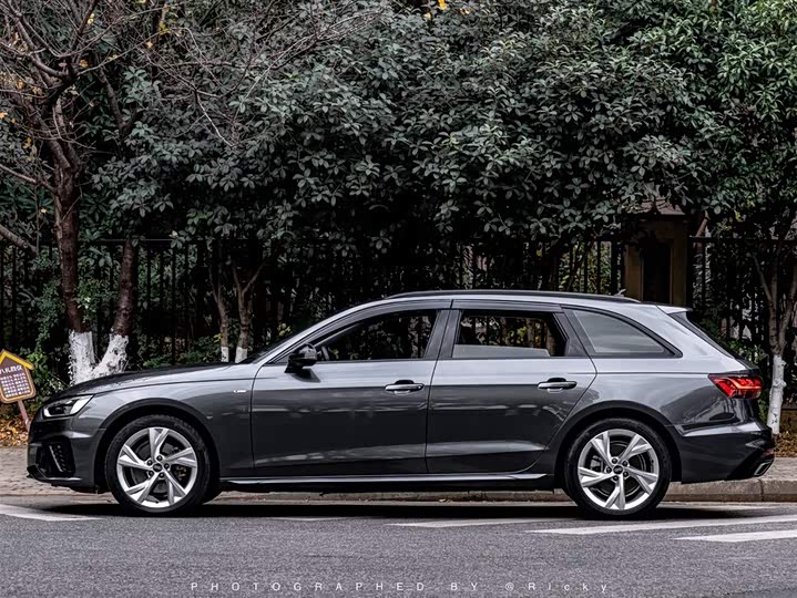 Фото 3 - Audi A4
