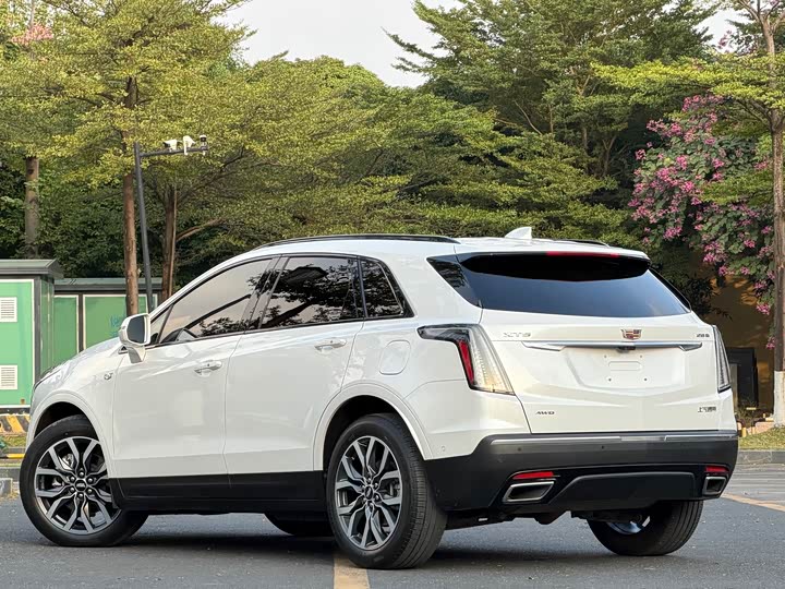 Фото 6 - Cadillac XT5