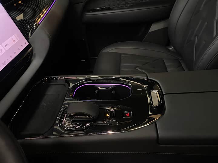 Фото 6 - Zeekr 009