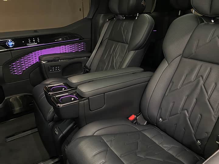 Фото 8 - Zeekr 009