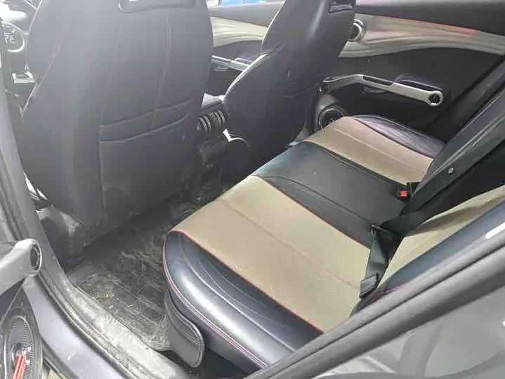 Фото 5 - BYD Yuan Plus