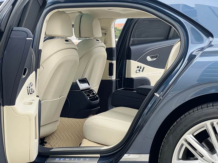 Фото 5 - Bentley Flying Spur Hybrid