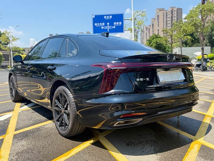 Фото 9 - Hongqi H5