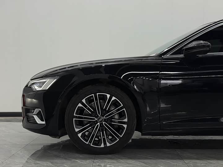 Фото 7 - Audi A6L