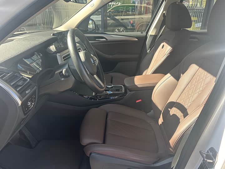 Фото 9 - BMW iX3