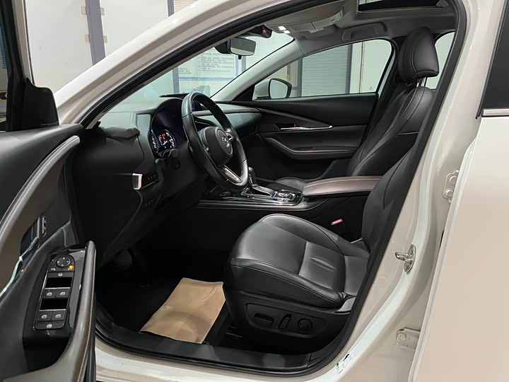 Фото 8 - Mazda CX-30