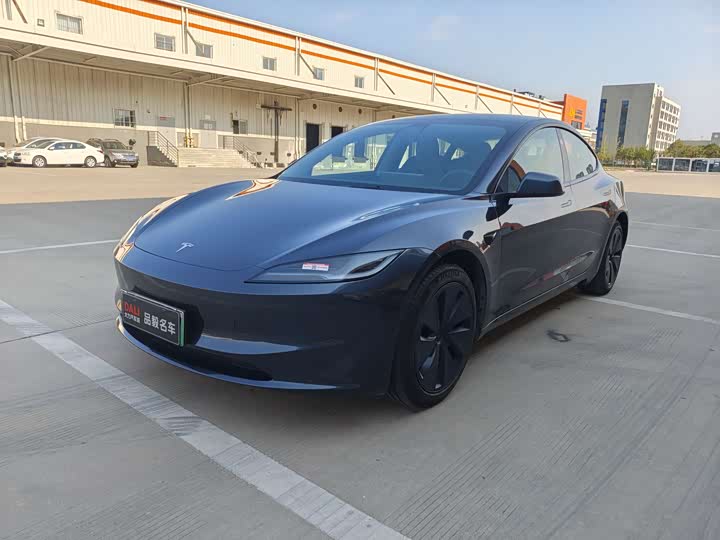 Фото 3 - Tesla Model 3