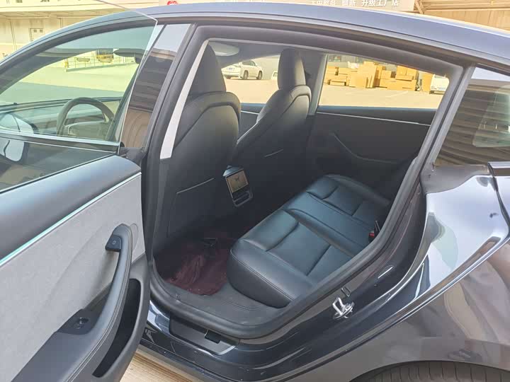 Фото 6 - Tesla Model 3