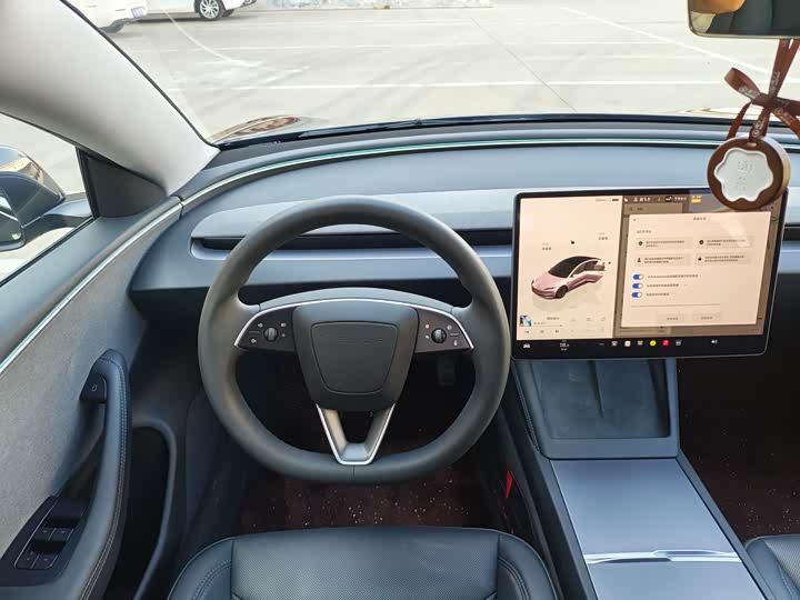 Фото 9 - Tesla Model 3