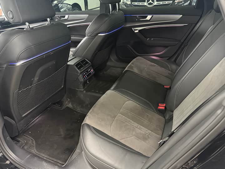 Фото 9 - Audi A6L