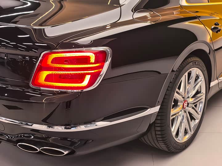 Фото 8 - Bentley Flying Spur Hybrid