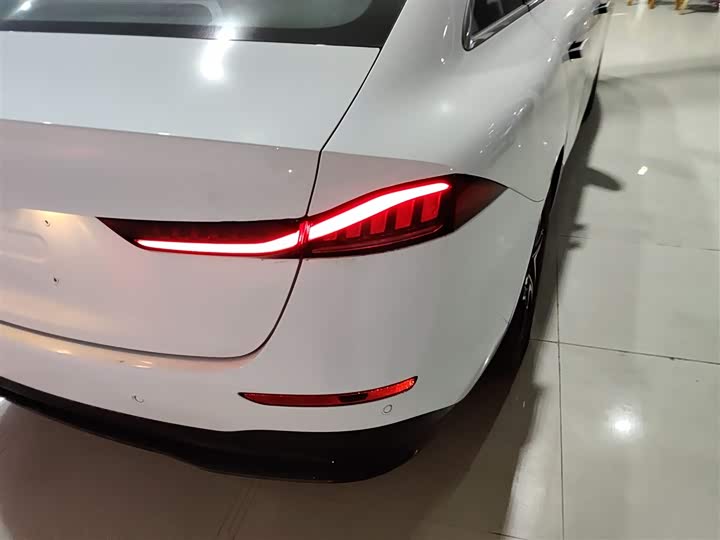 Фото 8 - Roewe D7