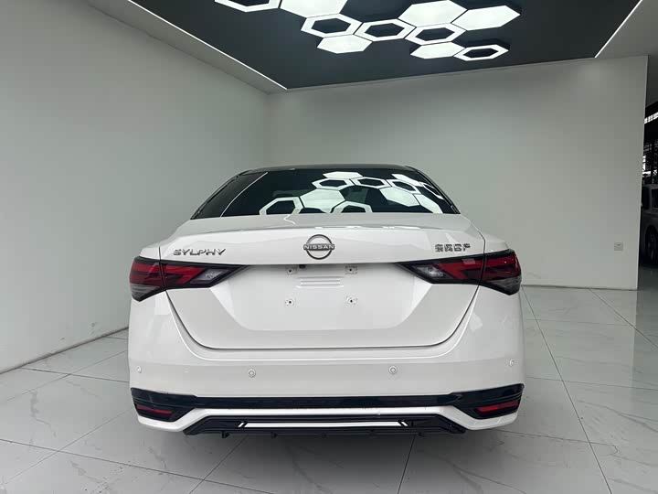 Фото 8 - Nissan Sylphy