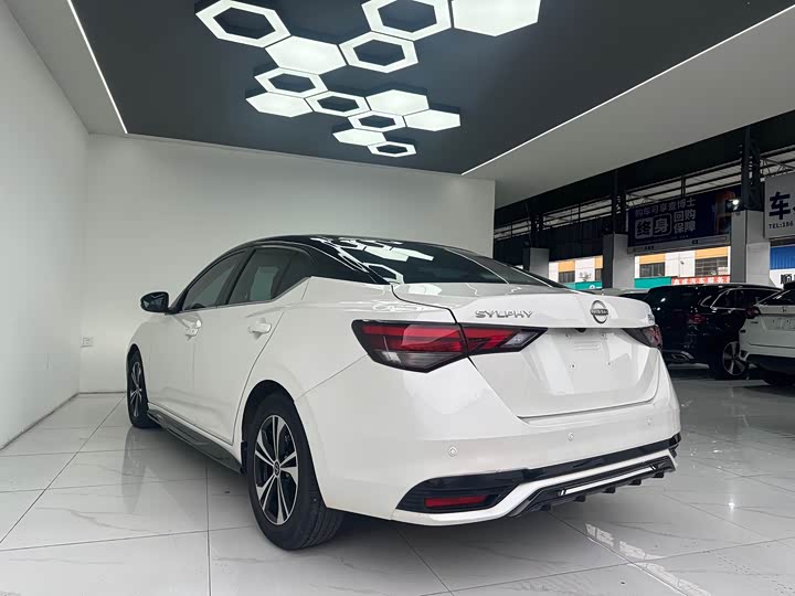 Фото 9 - Nissan Sylphy