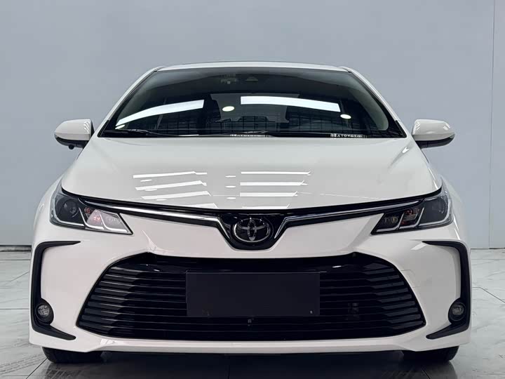 Фото 2 - Toyota Corolla