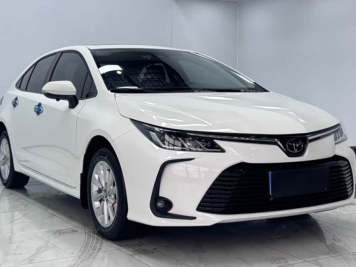 Фото 3 - Toyota Corolla