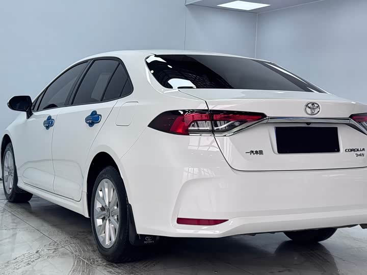 Фото 4 - Toyota Corolla