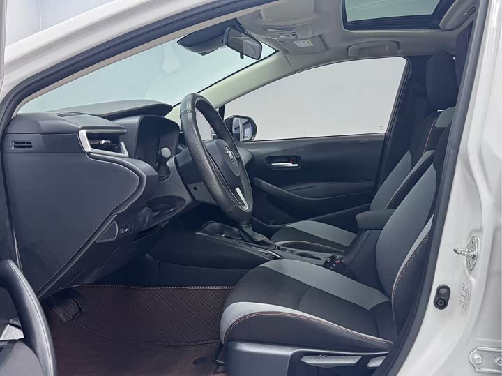 Фото 9 - Toyota Corolla