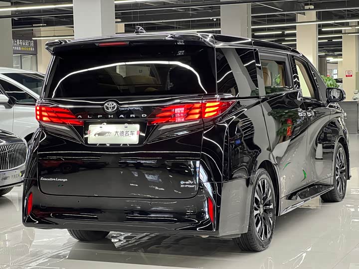 Фото 4 - Toyota Alphard