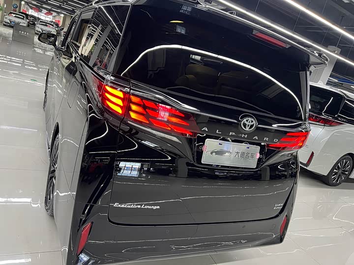 Фото 7 - Toyota Alphard