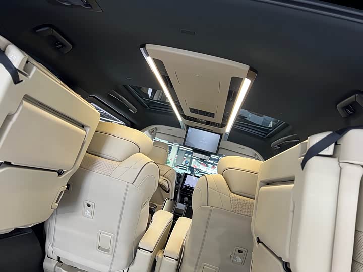Фото 9 - Toyota Alphard