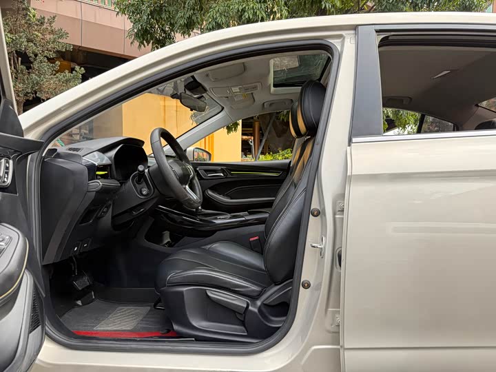 Фото 7 - Roewe i5