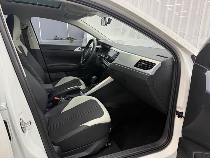 Фото 8 - Volkswagen Polo