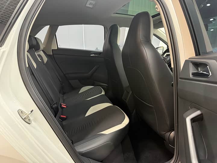 Фото 9 - Volkswagen Polo