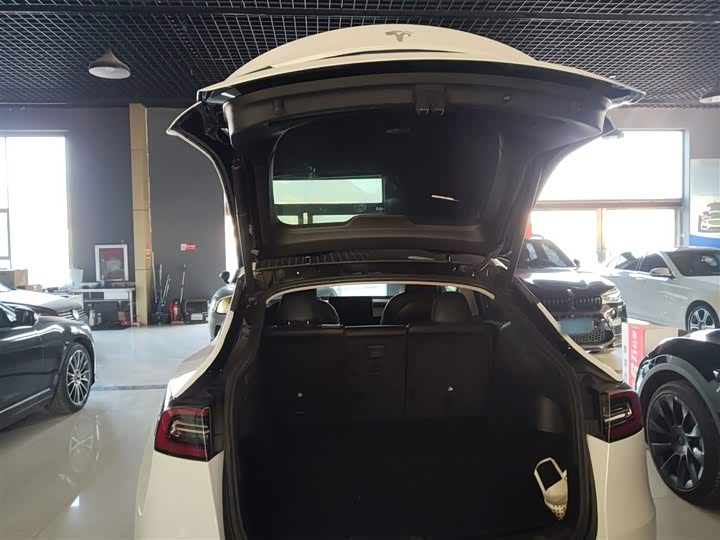 Фото 9 - Tesla Model Y