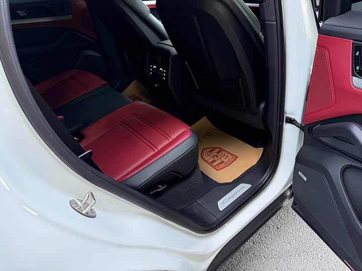 Фото 9 - Porsche Cayenne